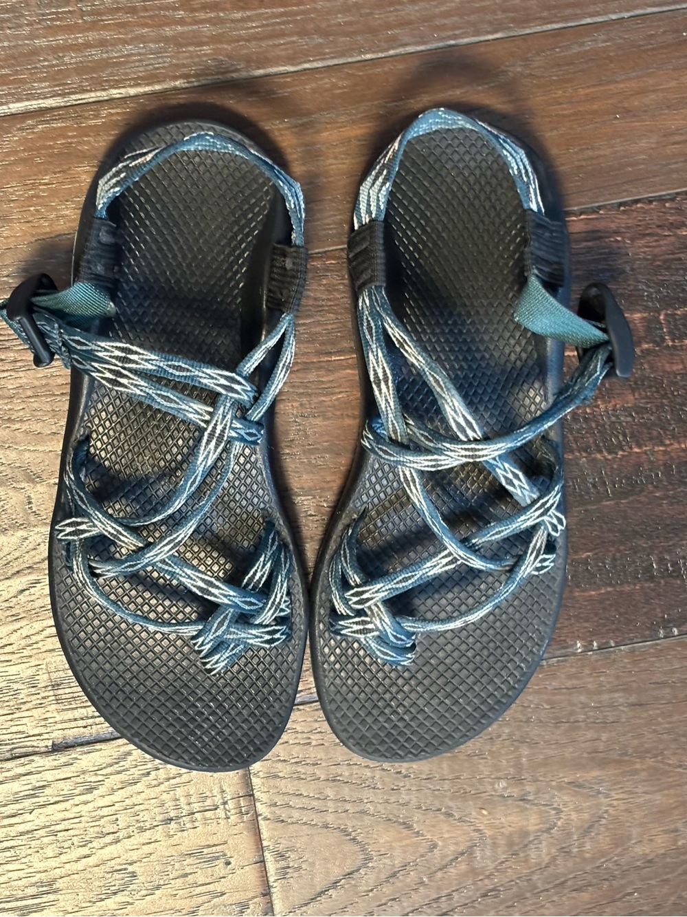 Chaco Women's Size 9 Strappy Toe-Loop Sport Sandals Blue Green Geometric Pattern